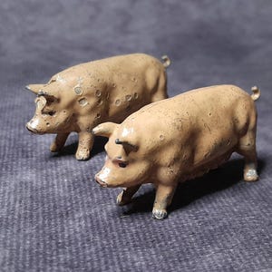 Vintage Pair of Miniature Pig Figurines, Metal Farm Animal Miniatures by Britains