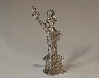 Vintage Sterling Silver Charm, Silver Charm Bracelet Charm, Statue of Liberty 2.8cm