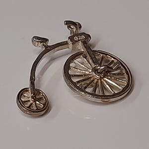 Berloque vintage de prata esterlina, berloque de pulseira de prata, berloque de triciclo de 2,4 cm