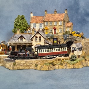 Danbury Mint - The Arrival of the 4.45" by Jane Hart, Handmade Building