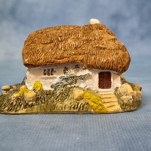 Miniature Model Cottage, Old Thatched Cottage
