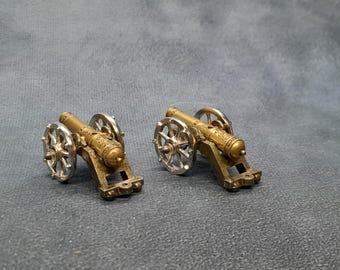 Pair of Miniature Artillery Cannons, Napoleonic War Cannon, Metal Miniature Diorama Props 1.8cm tall