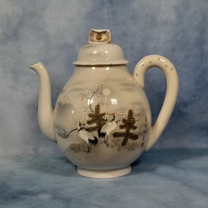 Hand Painted Porcelain Japanese Kutani Teapot / Coffee Pot - 19.5cm