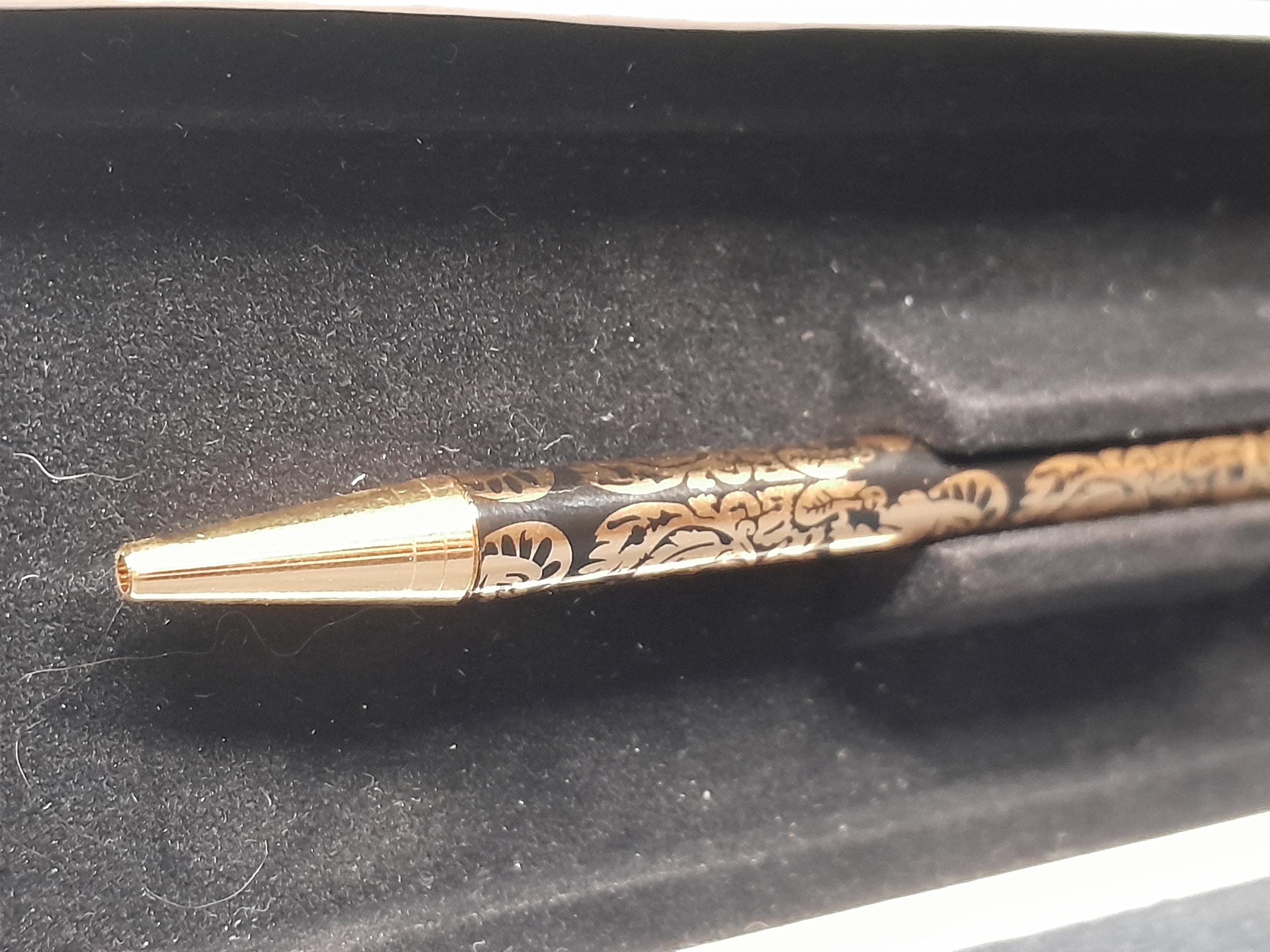 Enamel Buckingham Palace Pen With Display Case, No Ink Cartridge