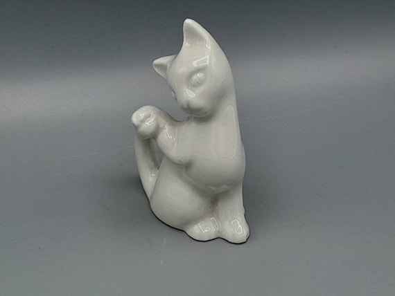 白磁の猫の置物 - 9.6 cm - Etsy 日本