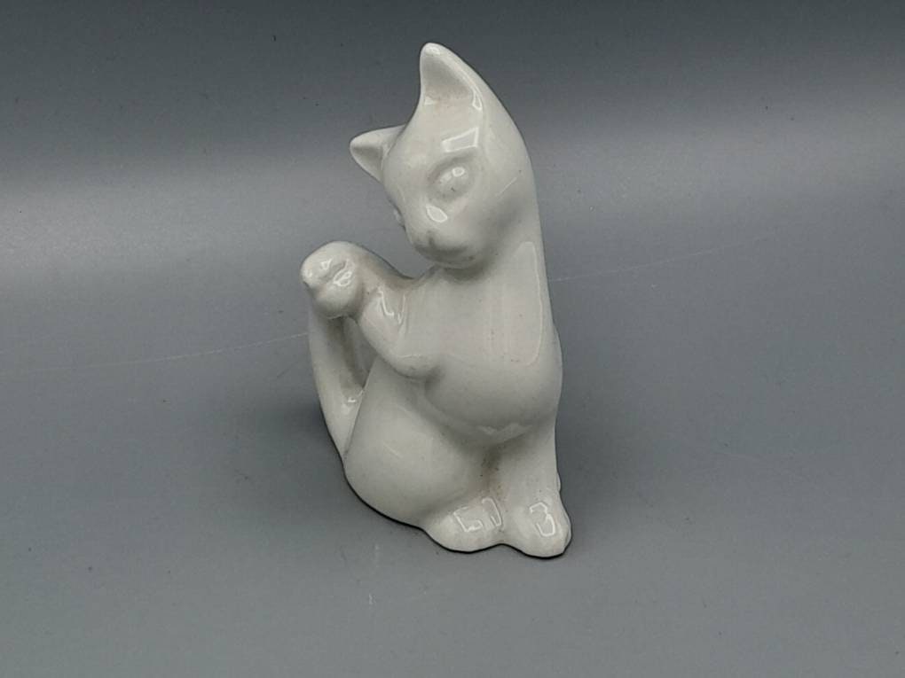 白磁の猫の置物 - 9.6 cm - Etsy 日本