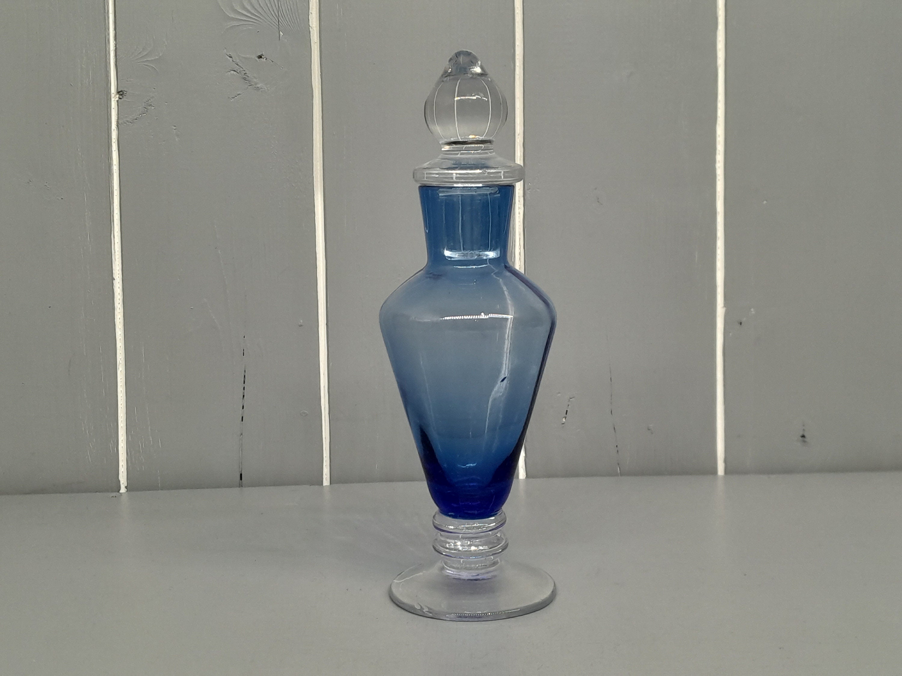 【現在非売品】水色の透明のガラス瓶　香水瓶 現在非売品】 水色の透明のガラス瓶 香水瓶 現在非売品】水色の透明の