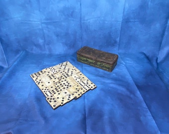 Volles Set von 28 antiken genagelten zweiteiligen Dominos,