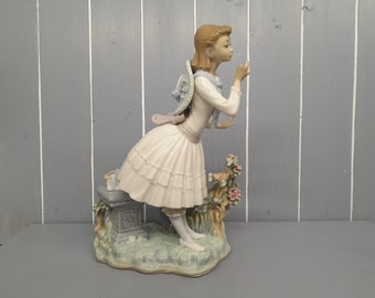 Exquisite Scent, Lladro Porcelain Figurine 1970's Spanish Porcelain 29.5cm