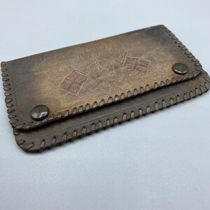 Queen Mary y King George V Cartera de cuero cosida a mano.