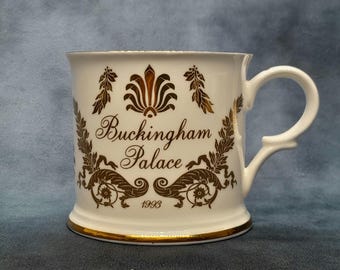 BUCKINGHAM PALACE Small Cup by the Royal Collection Trust L 1994 L