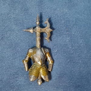 Suit of Armour Vintage Clothing Brooch Pin Badge, White Metal
