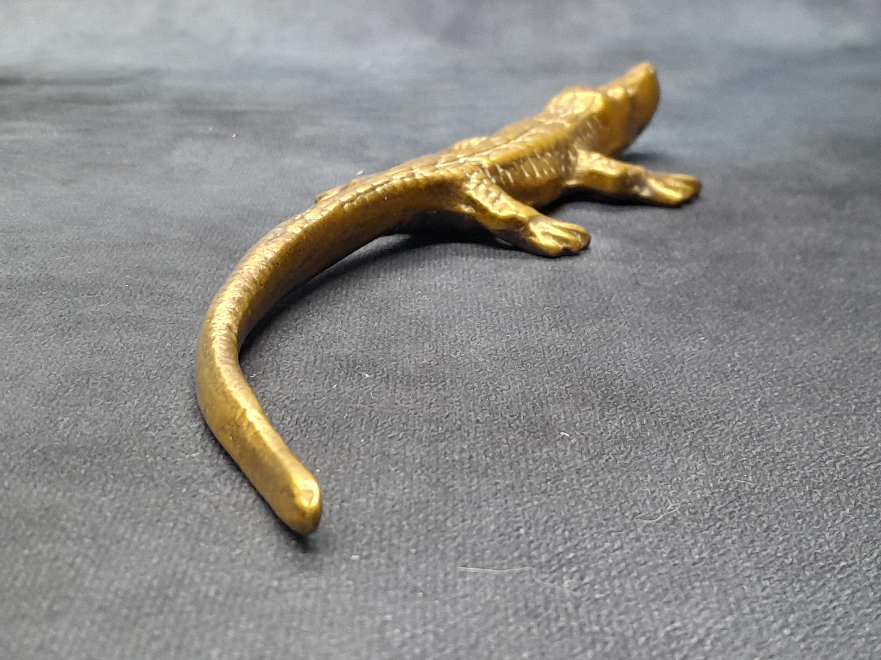 真鍮製ワニの置物、ヴィンテージ真鍮爬虫類動物の置物 - Etsy 日本