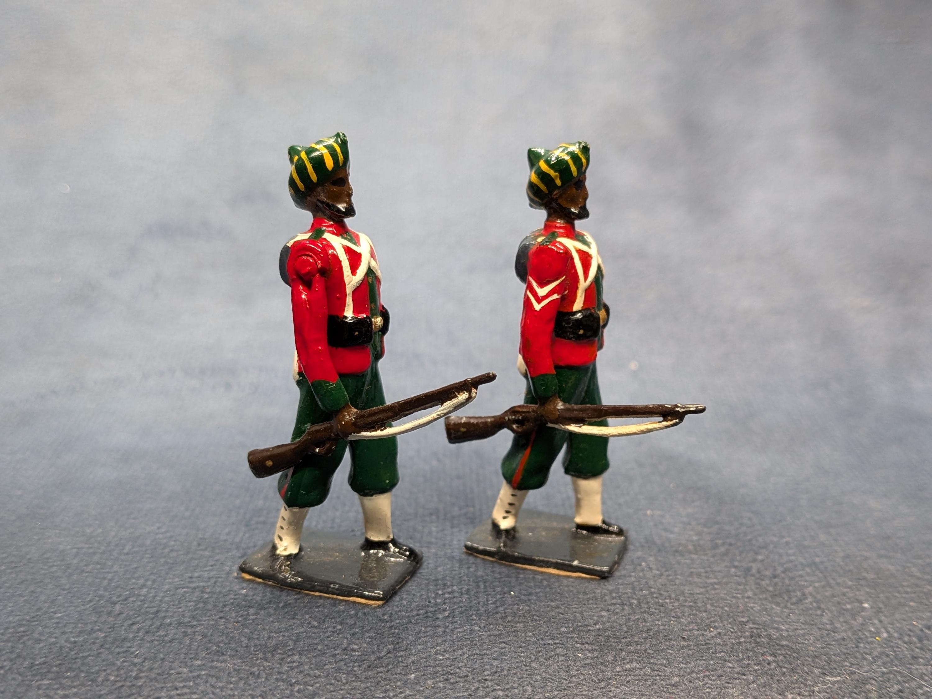 Soldats infanteries Britains en plomb peint Soldats infanteries Britains en plomb peint
