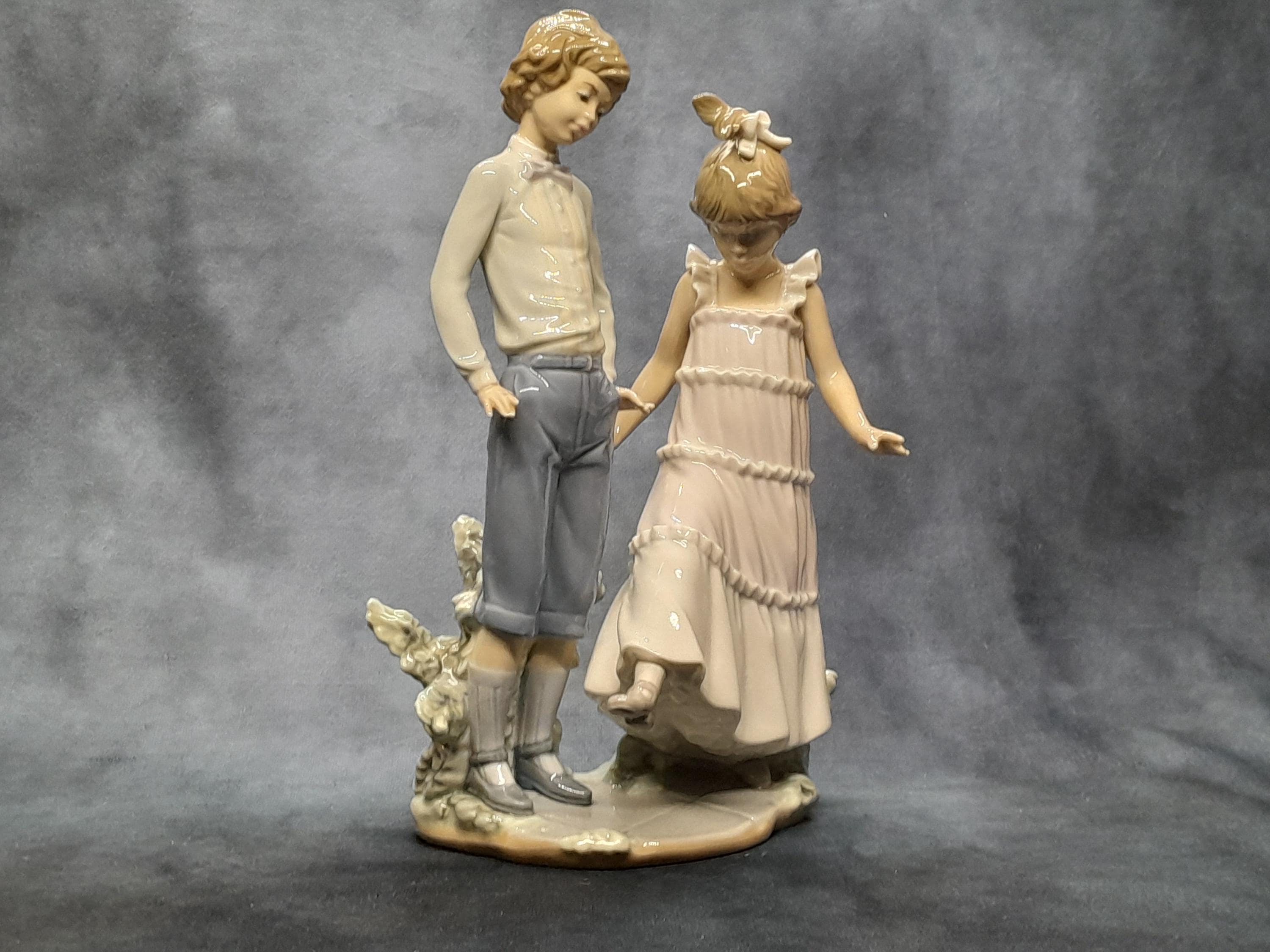 LLADRO 2体セット Lladro Figurine, One, Two, Three - Also Known By, Enseñando Los