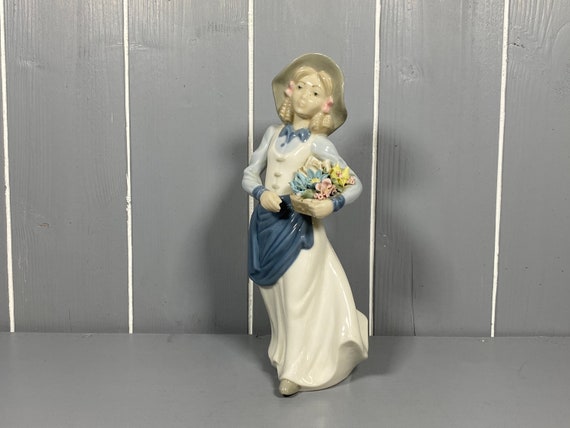 少女の陶器フィギュア 置物 地中海の陶器、花を持つ少女の陶器像。 - Etsy 日本