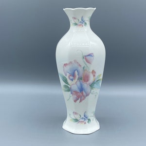 Aynsley Vase, Fine Bone China, Made In England