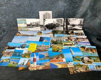 50 verschiedene Vintage Postkarten, alte Postkarten Sammlung, einige mit handgeschriebenen Notizen und Briefmarken