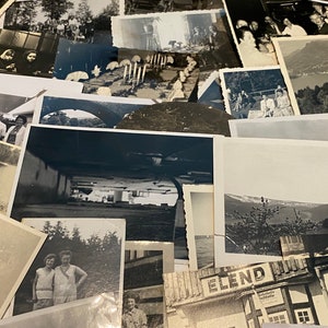 Puede incluir: Una colecci&oacute;n de fotograf&iacute;as antiguas en blanco y negro, algunas con personas, otras con paisajes y otras con edificios. Las fotos est&aacute;n dispuestas en un orden aleatorio y se superponen ligeramente.