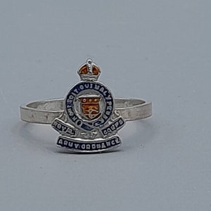 May include: Silver ring with a blue and orange enamel design featuring a crown and the words "Dieu et mon droit" and "Ontario" around the design.