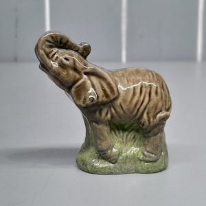 Wade Whimsie Large Elephant, Vintage Wade Figures, Whoppa - 5.4cm