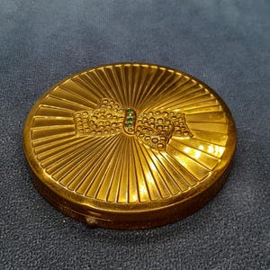 Vintage kompakt | Guldfärgad spegel med rosettdekor, puderfodral | Retro sminkbordsaccessoar Tillverkad i England