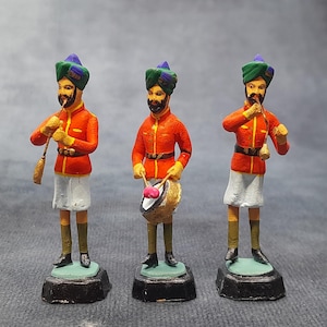 Indische Militärblasband-Figuren, 3 Gips handbemalte Figuren c1950&#39;s 60&#39;s