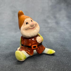 Vintage Walt Disneys Snow White Happy Porcelain Figurine 5.5cm