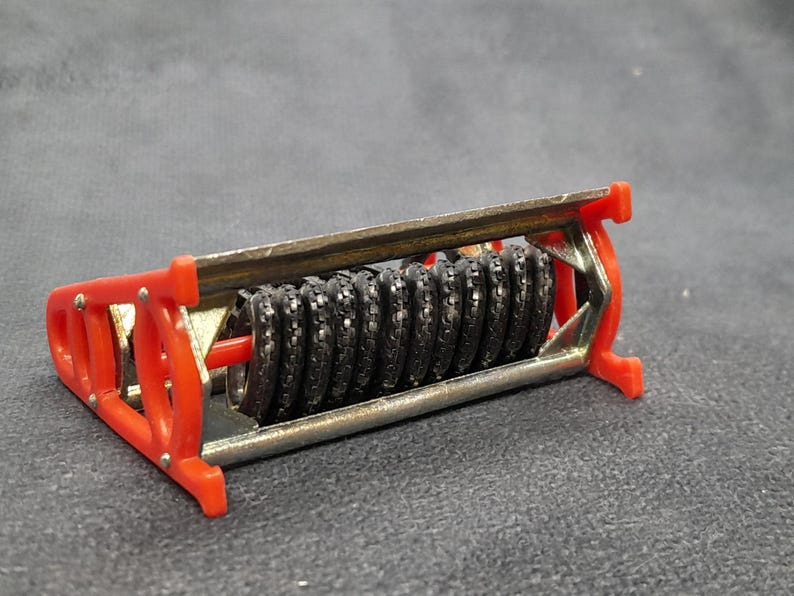 Miniatur Vintage Motoplay Spielzeug, Reifenständer und Reifen, Dunlop Ständer, Dunlop Reifen | Vintage Motoplay | Spielzeug Auto Zubehör Bild 7