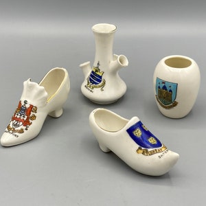 4 Miniature Crested China.