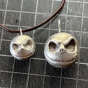 Diseño de collar de Jack Skellington de metal fundido