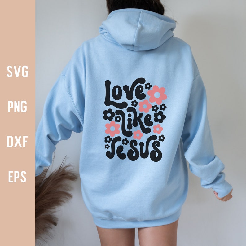 K&ouml;nnte beinhalten: Ein hellblauer Hoodie mit einer schwarzen Grafik, auf der "Love like Jesus" mit rosa Blumen um den Text steht.