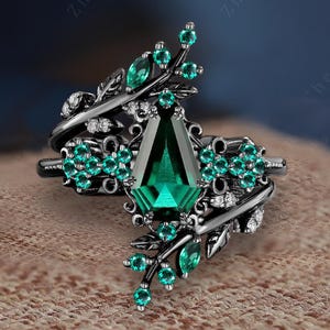 Vintage Coffin Cut Emerald Engagement Ring Set Unique Black Gold May Birthstone Propose Ring Leaf Twig Enhance Wedding Band Anniversary Gift