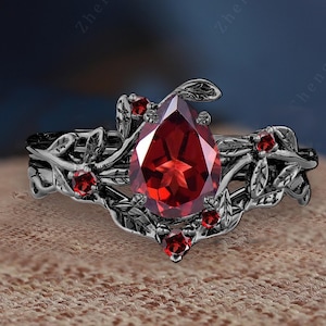 Anillo de compromiso Art Deco gótico de oro negro con granate en forma de pera, anillo de compromiso nupcial con hojas delicadas, banda de boda curvada apilable mejorada inspirada en la naturaleza