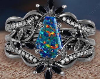 Anello di fidanzamento con opale di fuoco nero a forma di bara, in oro nero 10K/14K, con ramoscello intrecciato, in stile gotico, con doppia fede nuziale curva.