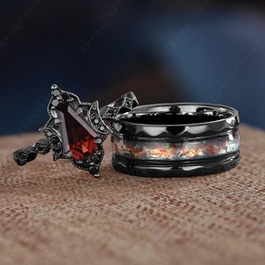 Nature Inspired Coffin Garnet Couple Ring His and Her Wedding Band Black Gold Cluster Moon Desgin Engagement Ring Matching Ring Set Men Ring