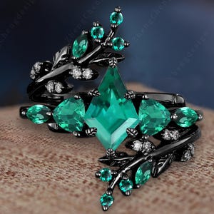 Anillo de compromiso antiguo con esmeralda de corte de cometa, oro negro, piedra de nacimiento de mayo, anillo de propuesta, anillo de boda único con rama de hoja, regalo de aniversario