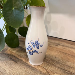 Vintage Porcelain Vase – Blue Flower Pattern