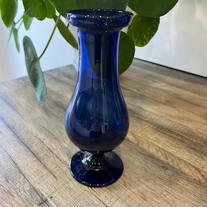 Vaso in vetro blu intenso