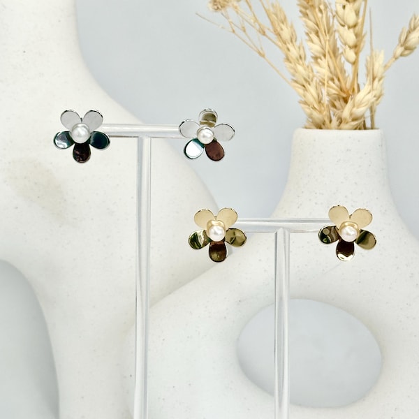 Unique stainless steel stud earrings with flowers / birthday gift / gift idea for girlfriend / flower stud earrings / light earrings