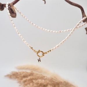 Collar de perlas personalizado / collar con letras de autobús / collar con nombre / idea de regalo para mujer / regalo de cumpleaños / regalo personalizado