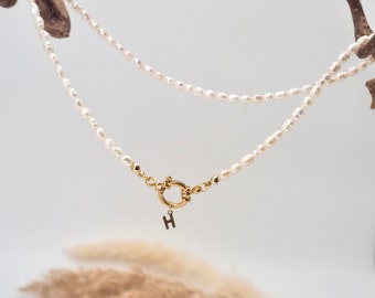 Collar de perlas personalizado / collar con letras de autobús / collar con nombre / idea de regalo para mujer / regalo de cumpleaños / regalo personalizado