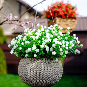 High quality hanging plastic outdoor artificial flowers
No water needed fake plants outdoor 
Artificial greenery shrubs boxwood bushes 
Create cozy ambiance for home decor garden, farmhouse, porch, patio, weddings, restaurants, hotels.