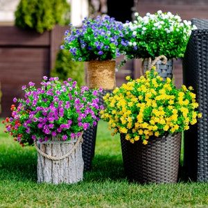 High quality hanging plastic outdoor artificial flowers
No water needed fake plants outdoor 
Artificial greenery shrubs boxwood bushes 
Create cozy ambiance for home decor garden, farmhouse, porch, patio, weddings, restaurants, hotels.