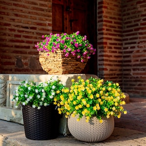 High quality hanging plastic outdoor artificial flowers
No water needed fake plants outdoor 
Artificial greenery shrubs boxwood bushes 
Create cozy ambiance for home decor garden, farmhouse, porch, patio, weddings, restaurants, hotels.