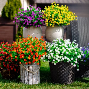 High quality hanging plastic outdoor artificial flowers
No water needed fake plants outdoor 
Artificial greenery shrubs boxwood bushes 
Create cozy ambiance for home decor garden, farmhouse, porch, patio, weddings, restaurants, hotels.