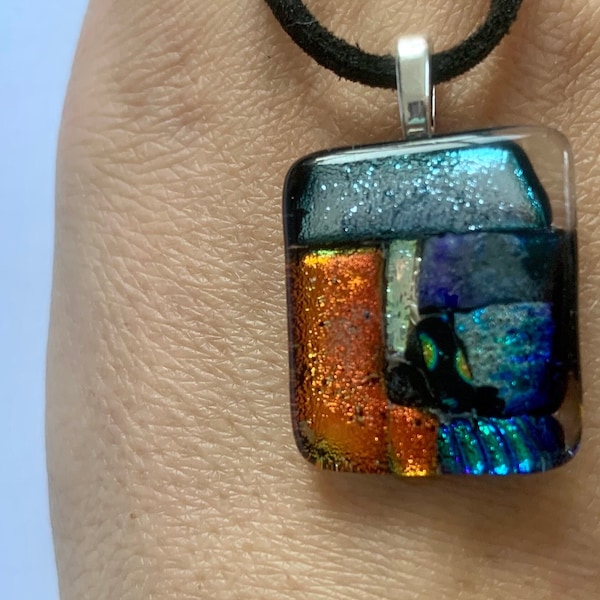 Pendentif bijoux en verre lumineux avec collier (unique)