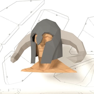 Casco vikingo con cuernos. Manualidades con papel 3D. cosplay bricolaje