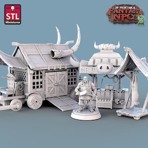 Könnte beinhalten: Ein 3D-gedrucktes Miniaturset eines Metzgerladens mit einem Gebäude, einem Stand und einer Metzgerfigur. Das Gebäude hat ein Holzdach und ein Schild mit der Aufschrift "STL Miniatures". Der Stand hat einen Schweinekopf obenauf und ein Schild mit der Aufschrift "3D Printable Fantasy NPCs 2". Der Metzger hält eine Axt und trägt eine Lederschürze.