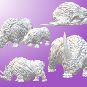 Può includere: Quattro modelli di rinoceronte bianchi e pelosi in diverse pose. I modelli sono dettagliati e realistici, con pelliccia testurizzata e corna.